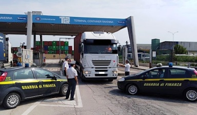 dogana-tre-entrata-nel-porto