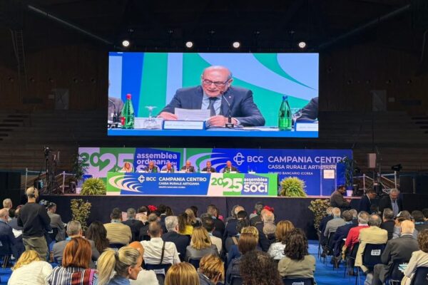 CAMILLO CATAROZZO CONFERMATO PRESIDENTE DI BANCA CAMPANIA CENTRO “ORA TUTTI UNITI E CON SPIRITO COOPERATIVO E MUTUALISTICO PER LAVORARE AL SERVIZIO DELLE NOSTRE COMUNITÀ” Approvato il bilancio 2024 con un utile netto di oltre 6,1 milioni di euro