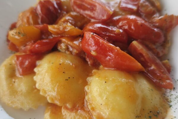 RAVIOLI DI RICOTTA AI DUE POMODORINI