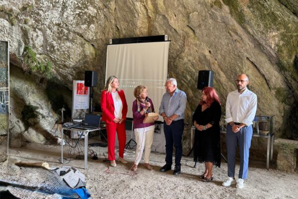 Fondazione e Banca Monte Pruno: “la Musica e il Cinema” accendono le Grotte di Pertosa-Auletta, tra bellezza, identità e riflessione sul futuro del territorio